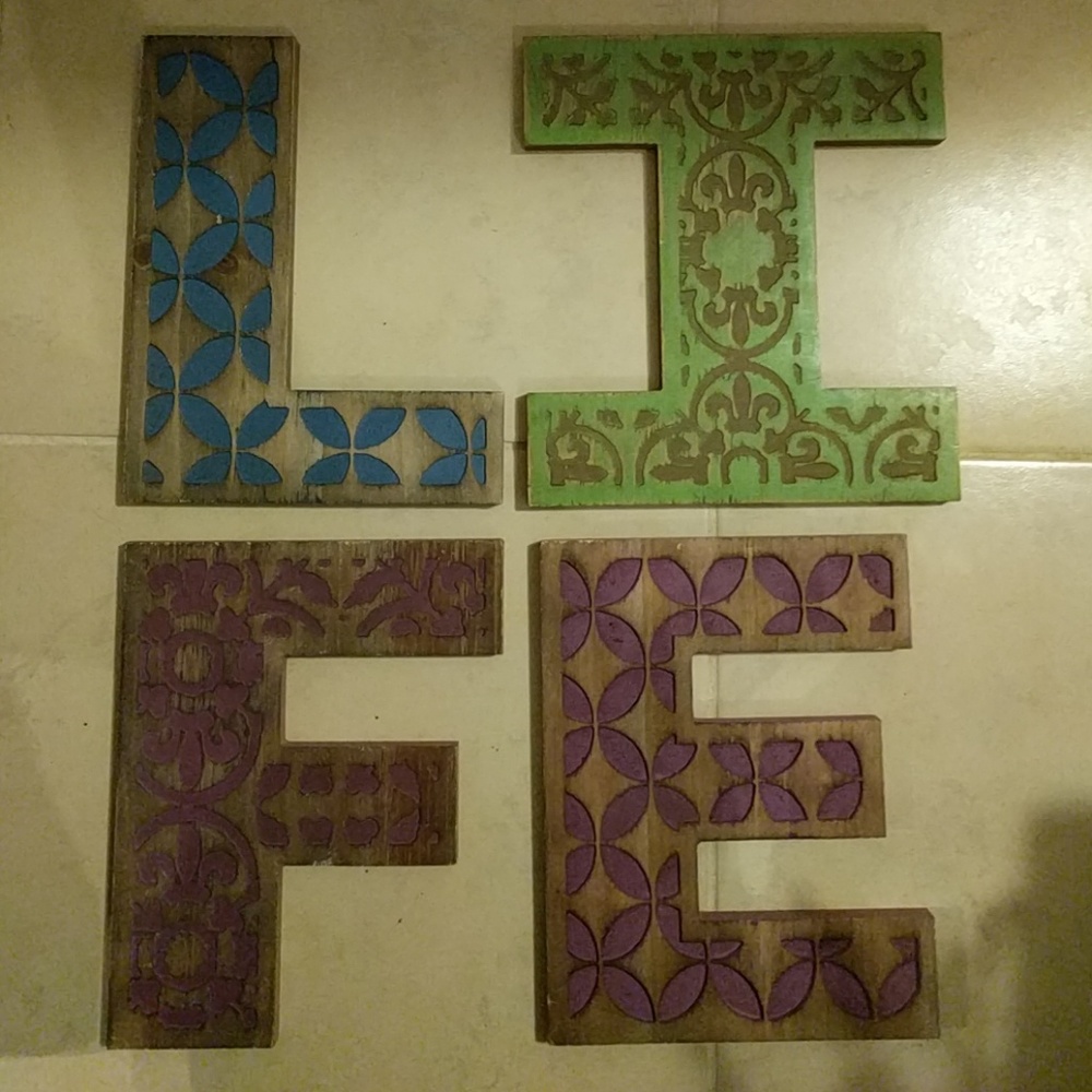 Decorative letters 'I F'